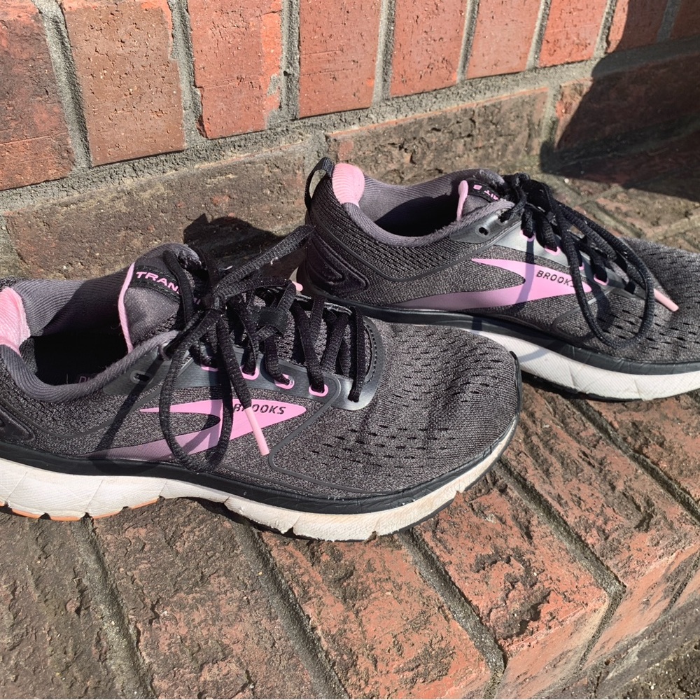 Brooks Transmit 3 Black/Pink Athletic Shoes Mesh Sz 8.5 Trainers Walking Pilates - Picture 2 of 13